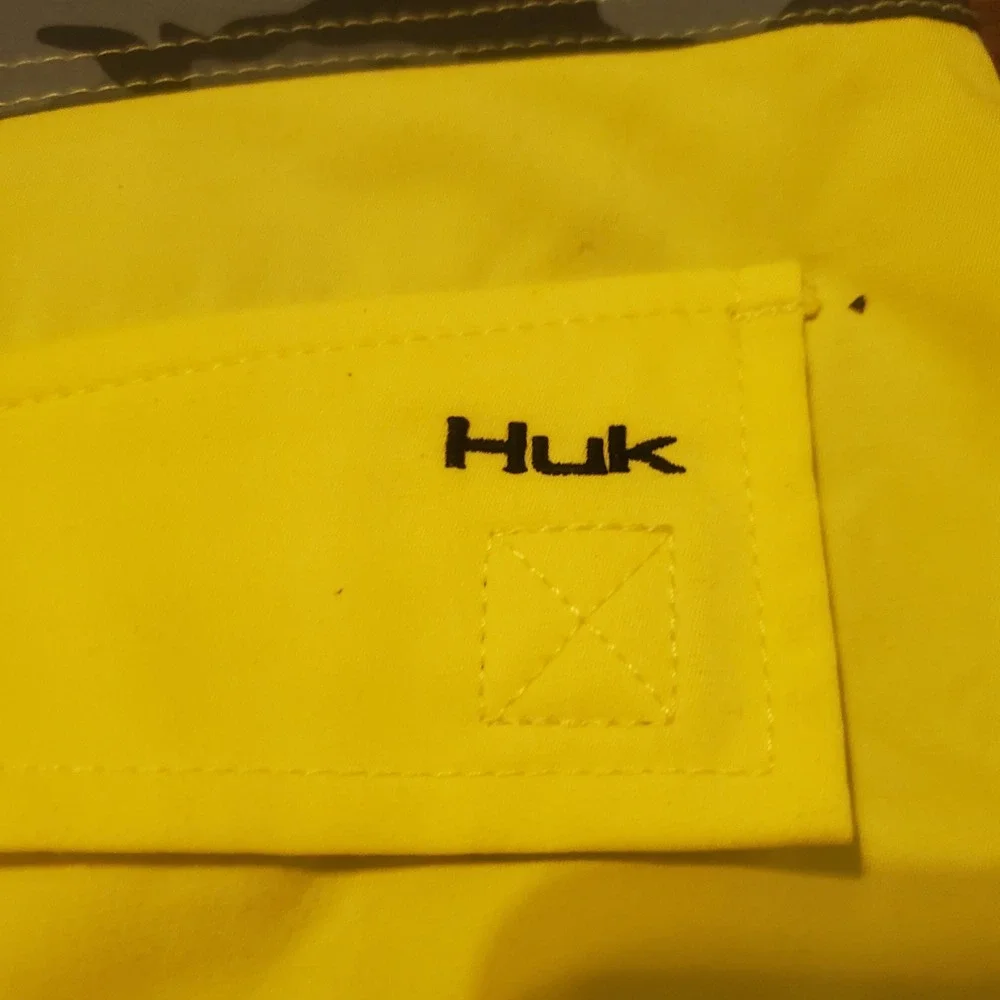 Huk Performance Fishing Board Shorts Mens 36 Yellow Camo Stretch Swim Trunks